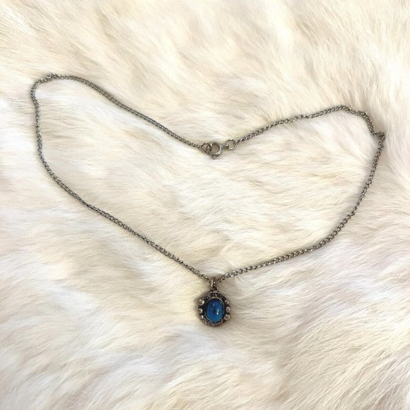 Jewelry - VINtage Southwestern Blue Bead Cabochon Pendant Necklace Silver Tone Metal 9429